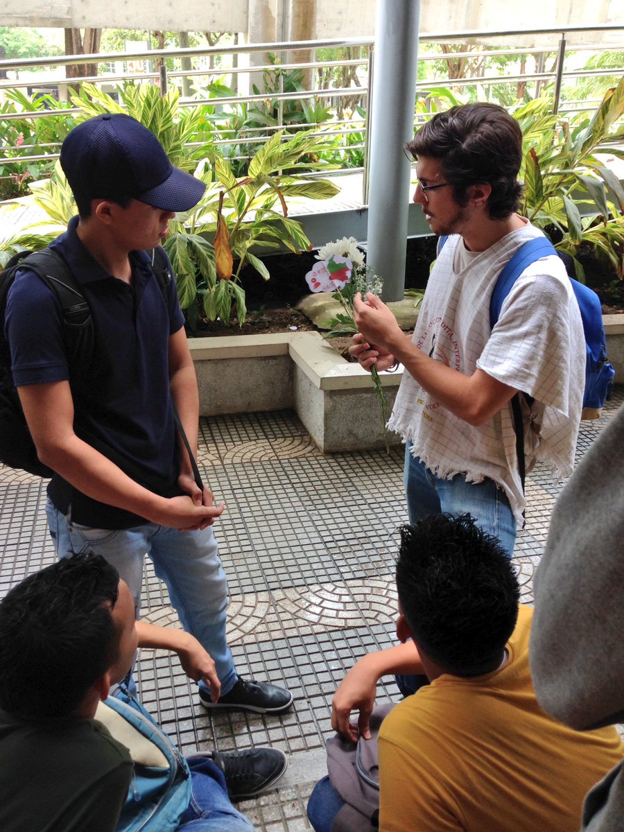 JCUninorte's tweet photo. Hoy #HablamosDePaz en #Uninorte 
Socializamos con los estudiantes el punto 1 del acuerdo #ReformaRuralIntegral https://t.co/dPEDKHPlsO