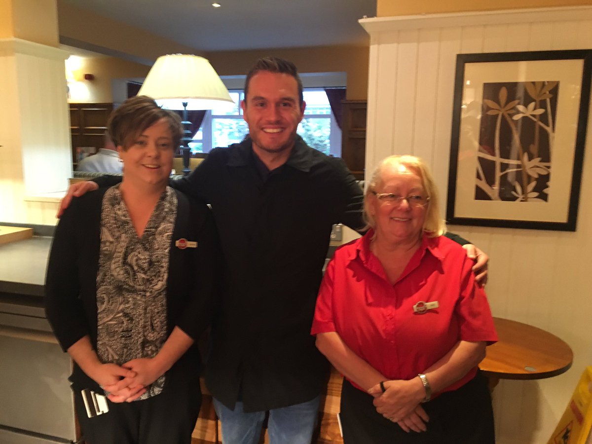 Look who popped in to Buchanan gate tonight !!! Nice we surprise 😀😀<a href="/anoushadabeea/">Noush</a> <a href="/alastairhope/">Alastair Hope</a> <a href="/SpencerGraydon/">Spencer Graydon</a>