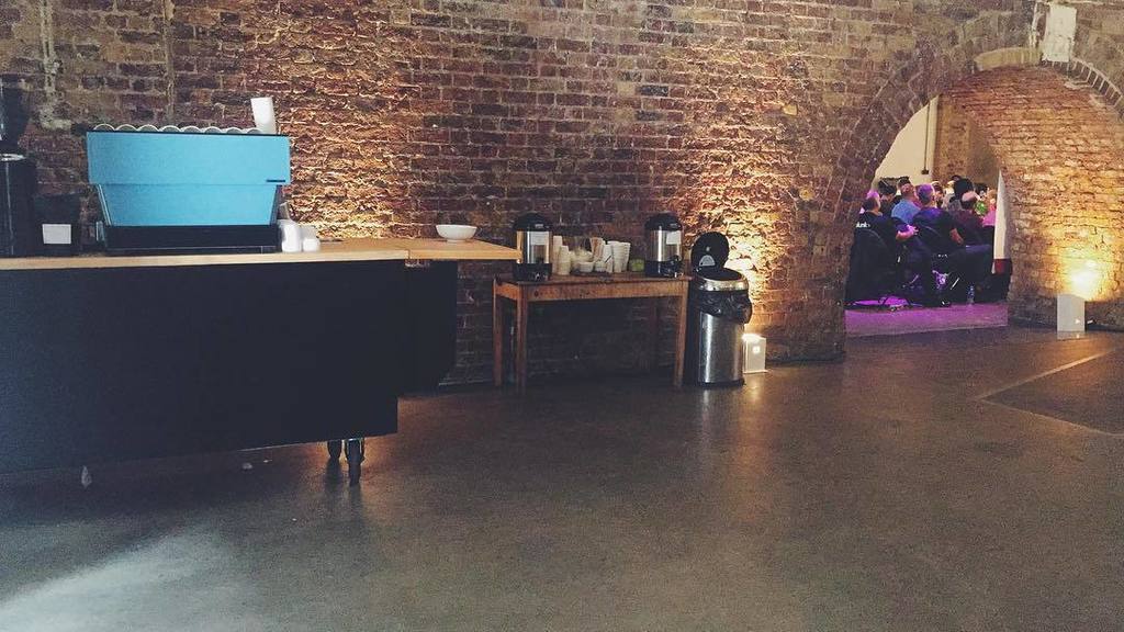 A friend in need is a friend indeed ... A friend with coffee equipment is better . 
@craft_coffee  X @noble_esp  X …