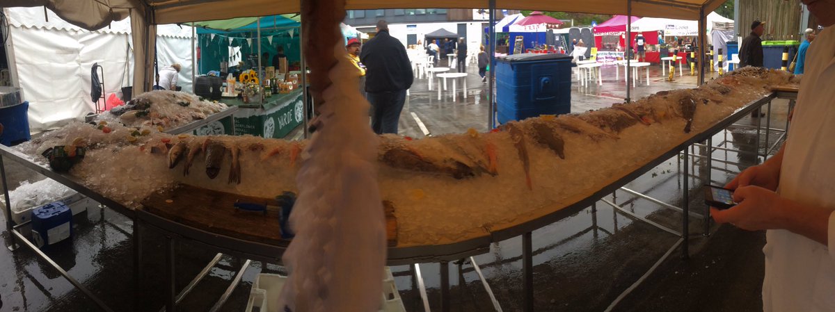 djaydjay12345's tweet photo. #fishstock2016 huge amount of fish donated by the fishermen for a great day and yes my hands were busy @FishStock1 https://t.co/CFTt6fLemT