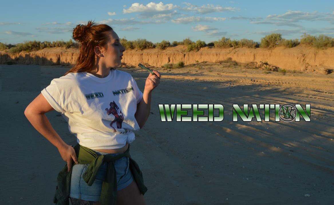 MissMMadeline's tweet photo. Weed Nation Solder, Livin Life 👌🏼 #models #weedtuber #stoner #looklikebarbie #smokelikemarley https://t.co/jtUH5VFeDH