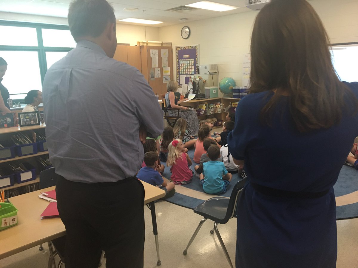 DocGKK's tweet photo. Leaders learning to give good feedback & enhance coaching @MasonSchools #GrowingGreatnessTogether #30secondfeedback https://t.co/dlyITlwdus