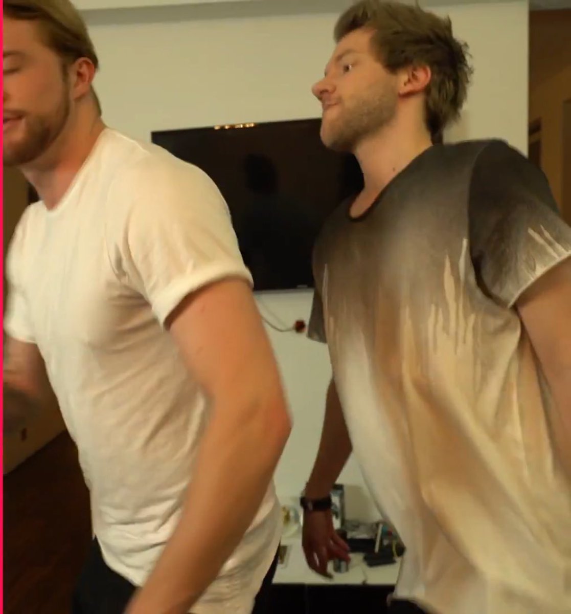 diejulsn's tweet photo. #TeamJandre 😂😂💪🏼

Ihr habt das einfach so geil gemacht ich musste so lachen &amp; meine mum eben auch. 😂

@janmeyer https://t.co/20GT9lqz1W