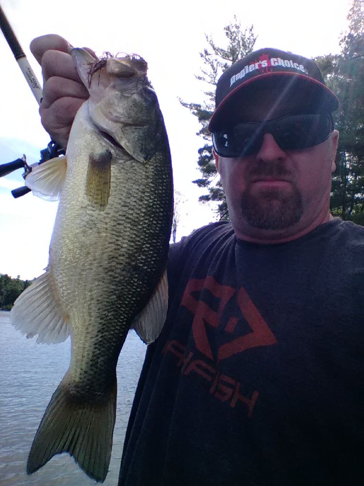 CanuckBassin's tweet photo. Number 5. @Anglers_Choice #BoogieBug @SEMoutdoors @MEGA_JIGS #StandUpJig @LiquidMayhem_ #Crawlic 👍 https://t.co/OJrzQM9pRR