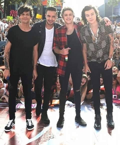 niallmadeit's tweet photo. Tak bardzo kocham tych chłopaków #1Dand5SOSonRYS https://t.co/WSGKHQBj8e