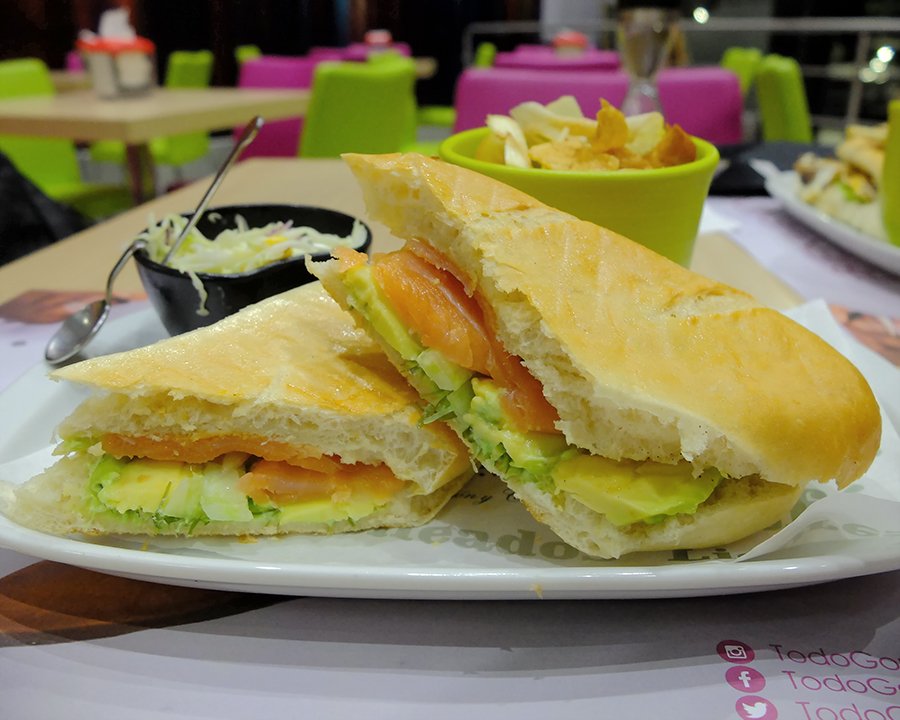 TodoGourmetPTY's tweet photo. El que se vino de Alaska es nuestro delicioso emparedado de salmón ahumado, queso crema, aguacate... ¿Te provoca? https://t.co/YIVC6ubv3E