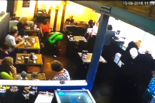 Cyclist’s café slip-up caught on camera (video) trib.al/yTce0ep