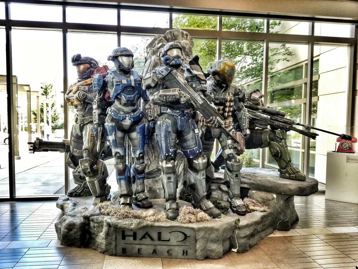 TheJasonNye's tweet photo. Love getting to see things like this when I go to the office. #MicrosoftLife #Halo https://t.co/j9BvAvCIt5