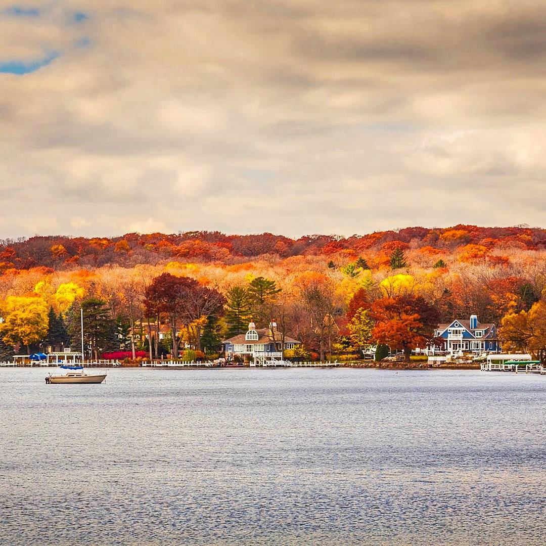 mylakegeneva's tweet photo. Make memories on Lake Geneva this fall. (Instagram, @artistviejo) #MyLakeGeneva https://t.co/Yc89eYQ9lv https://t.co/1JFJ3Rkar9
