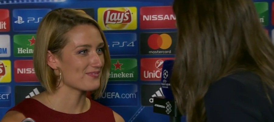 A3Noticias's tweet photo. Mireia Belmonte, en el Camp Nou: "No se tiene que mezclar nunca deporte y política" ► https://t.co/C1t4M4psQb https://t.co/O7hVQBkxYd