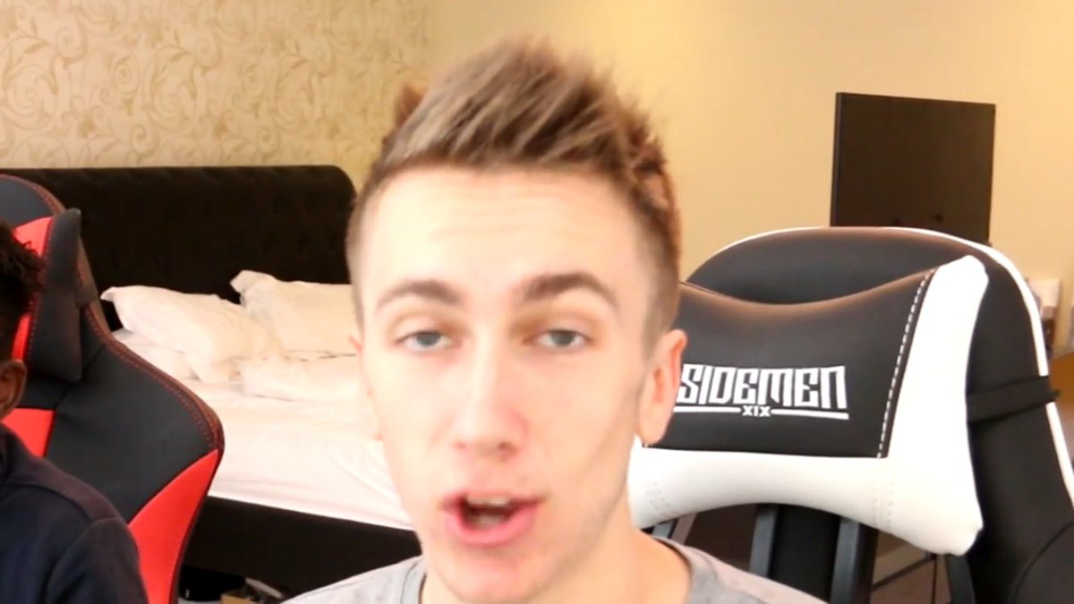 WillethekingSwe's tweet photo. Whatchu smokin' bruv @miniminter https://t.co/QVmwSnJkk2