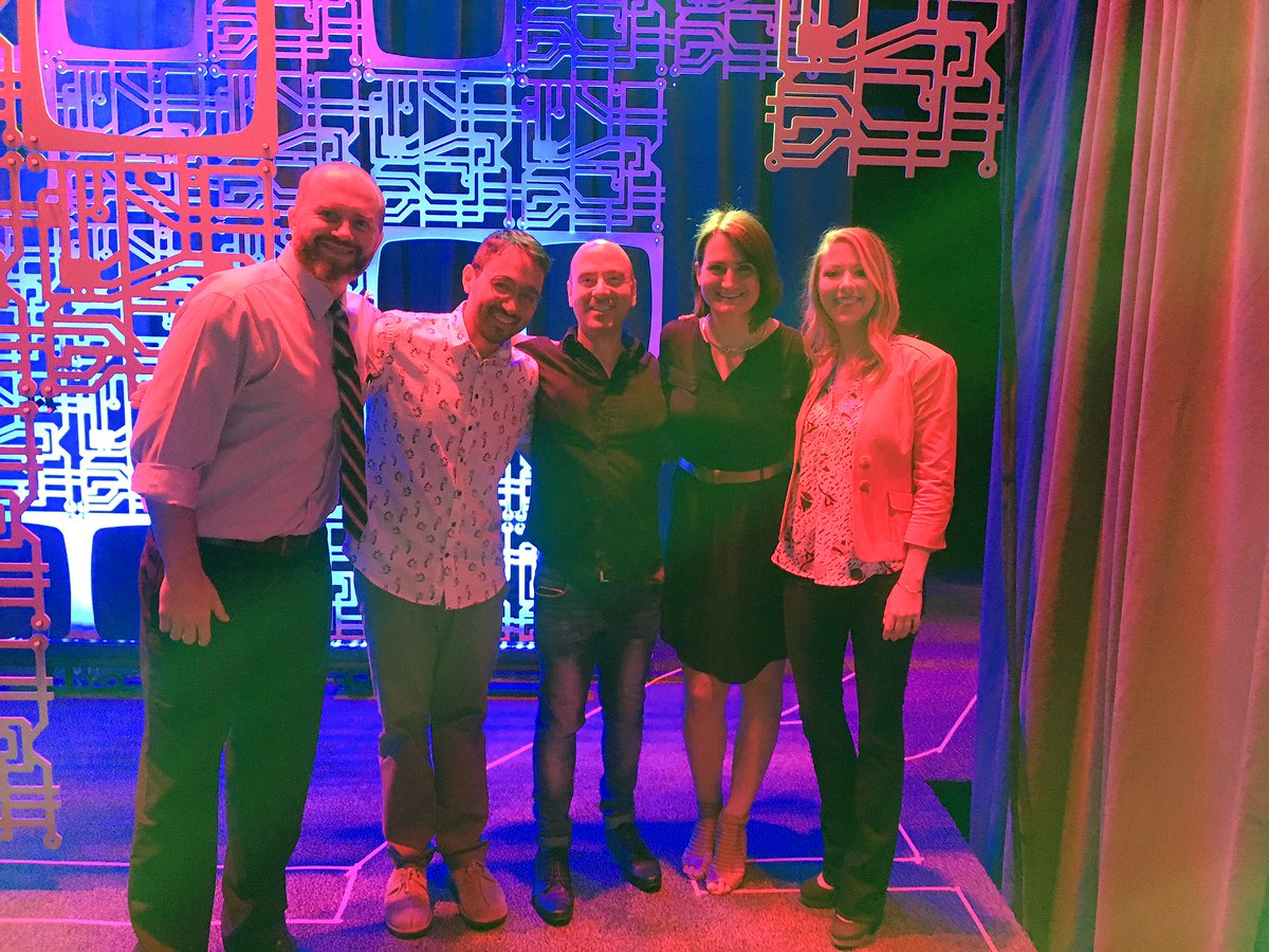 High fives to the #mozcon community speakers. It ain't easy to get up there &amp; share your stuff! Job well done 😊🙌