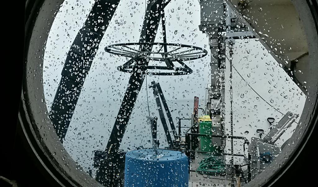 annecdlh's tweet photo. It's not all sunshine and calm seas @LakeGuardian #CSMI2016 #lakesuperior https://t.co/5auwe7yYtx
