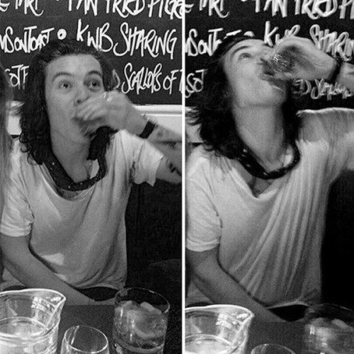 lwtsolarpanel's tweet photo. #LarryWasNeverRealParty https://t.co/Hnt8TuU7FC