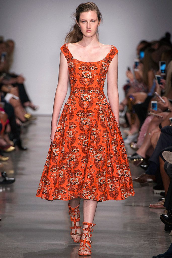 diariodelamoda's tweet photo. Los tejidos de tapicería reinaron en #NYFW, gracias a la pasarela de @Zac_Posen. Faldas, vestidos, pantalones... https://t.co/4dOGRpjTir