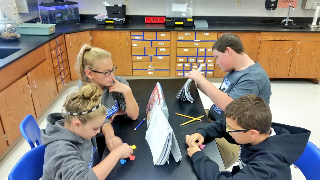 Eastside_PLTW's tweet photo. 6th grade @SOARwithPRIDE students analyzing 3D puzzles. They will soon build their own! #PLTW @PLTW_KY https://t.co/JvBHDQ6btZ