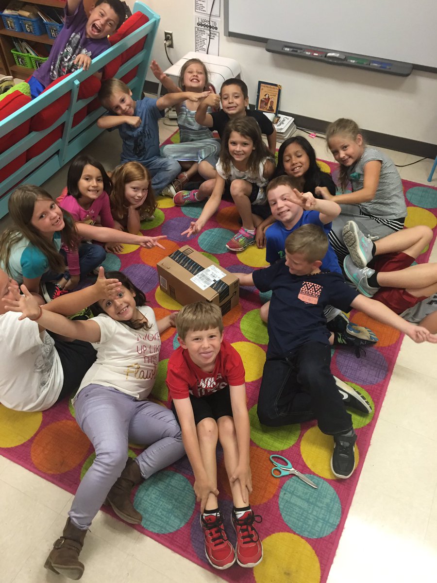 ChelsiHaddock's tweet photo. Second arrival!! 🙀🙀🙀#DonorsChoose #anticipation #CEkidsmatter https://t.co/aH9paYzyZN