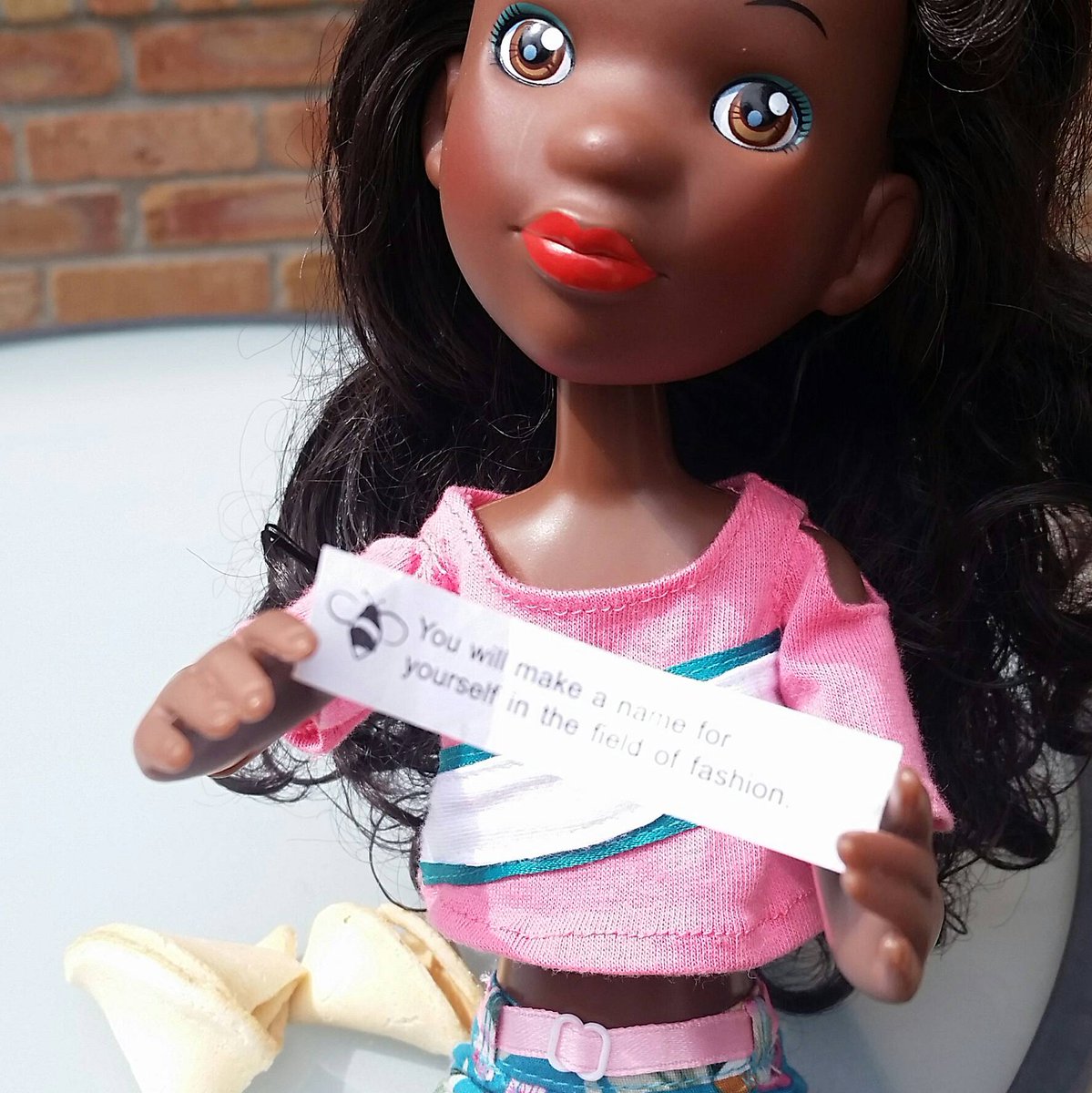 prettiegirls's tweet photo. For aspiring #fashiondesigner #Kimani, this is the perfect fortune. #fortunecookieday #prettiegirls #tweenscene https://t.co/ZqfuT05h8X