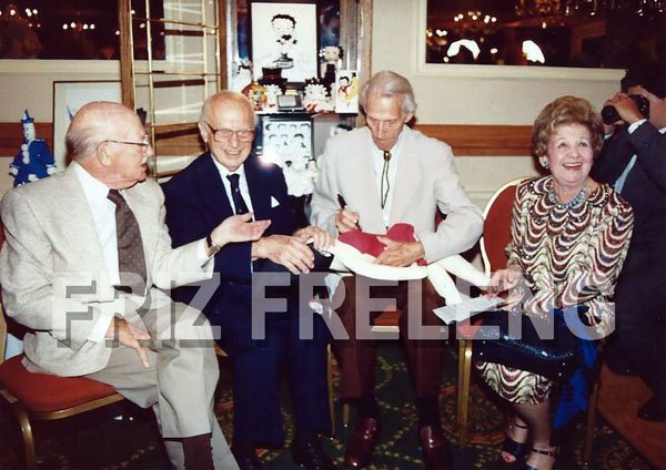 HopeFreleng's tweet photo. #MaeQuestel (voice of #BettyBoop #OliveOyl) was born on Sept 13, 1908
#FrizFreleng #WalterLantz #GrimNatwick & Mae https://t.co/sJQ9gdbyMu