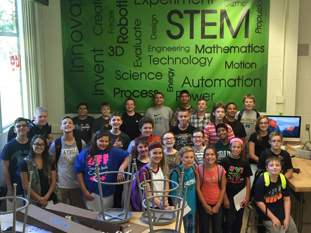 FarkasSTEM's tweet photo. @SeitzPirates #SeitzRobotics first meeting of the year! Amazing turnout #gearitup #Robobucs @RCSDPIRATES https://t.co/hPmhSvMwFJ