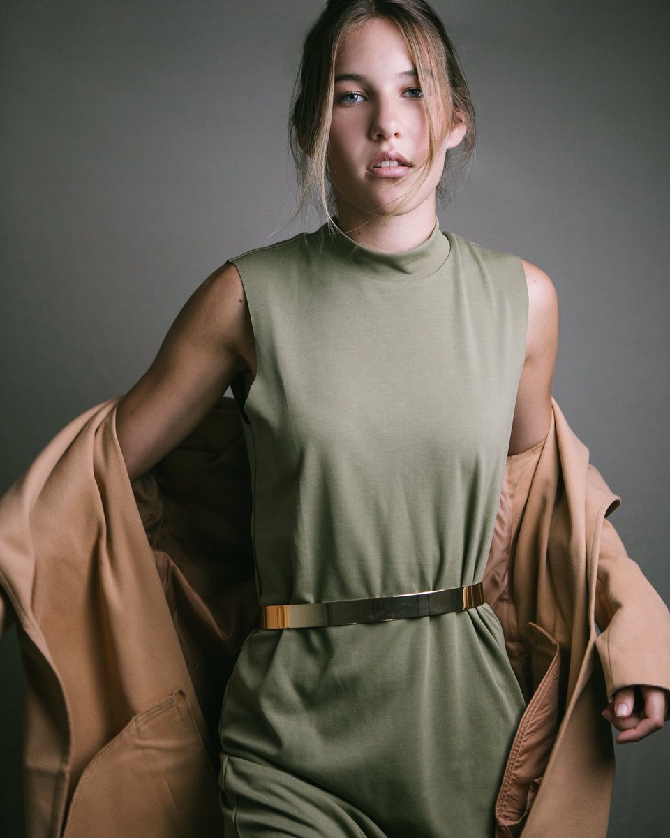 KellyWood_Photo's tweet photo. In the studio playing with a neutral pallet #fashion #photographer https://t.co/cjR7qtVA4Q
