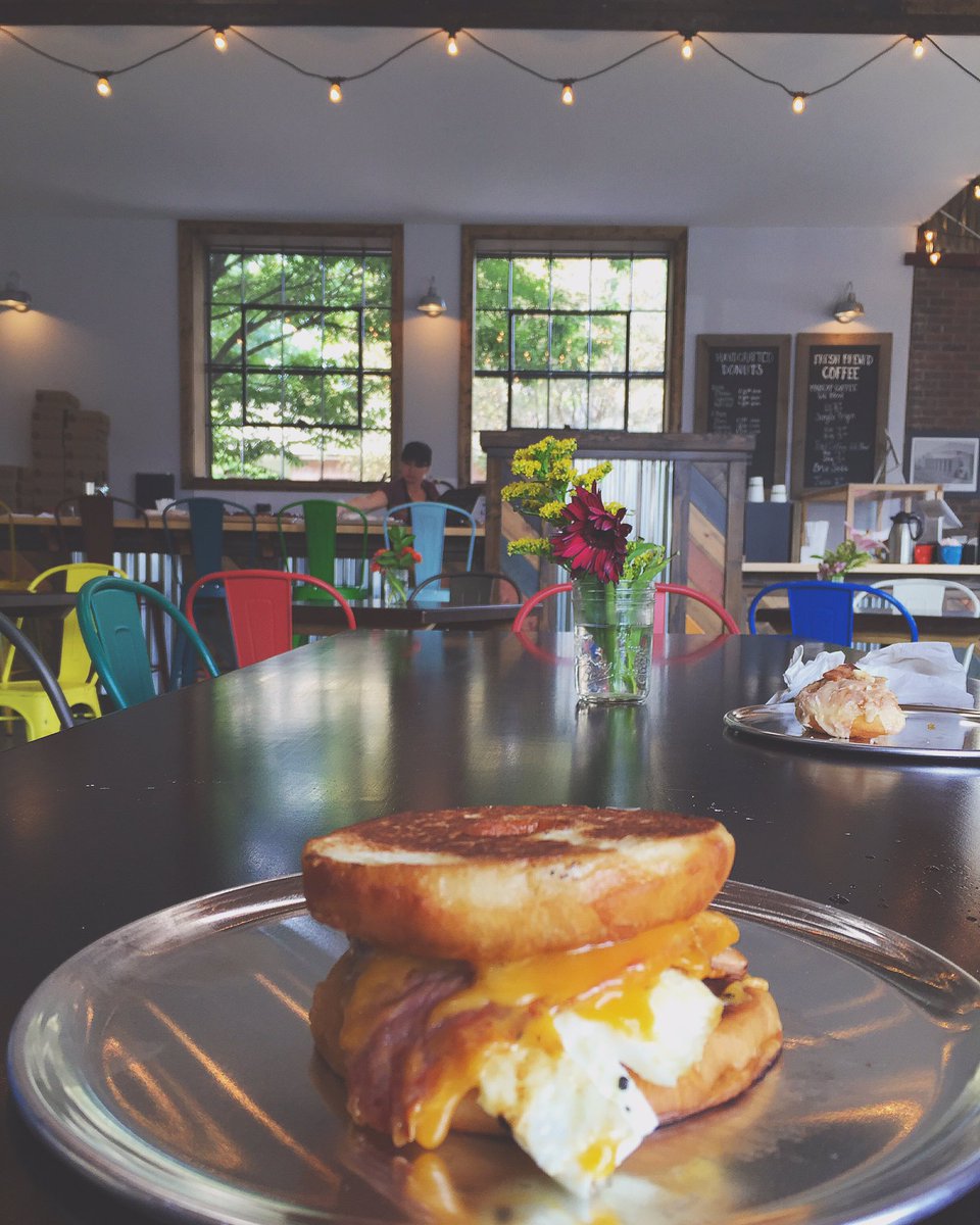 GRDaily's tweet image. That's right friends, a breakfast sammie made of donut 💥Thanks for the delish food &amp;amp; great experience D'arts Donuts!