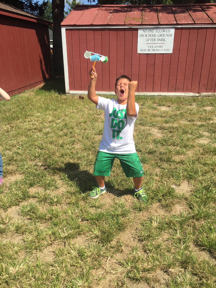 MrsSwal's tweet photo. Fun in the sun with anemometers! ☀️🌬 @FSDVikings @WalshVikings https://t.co/kjEgRuj0Nb