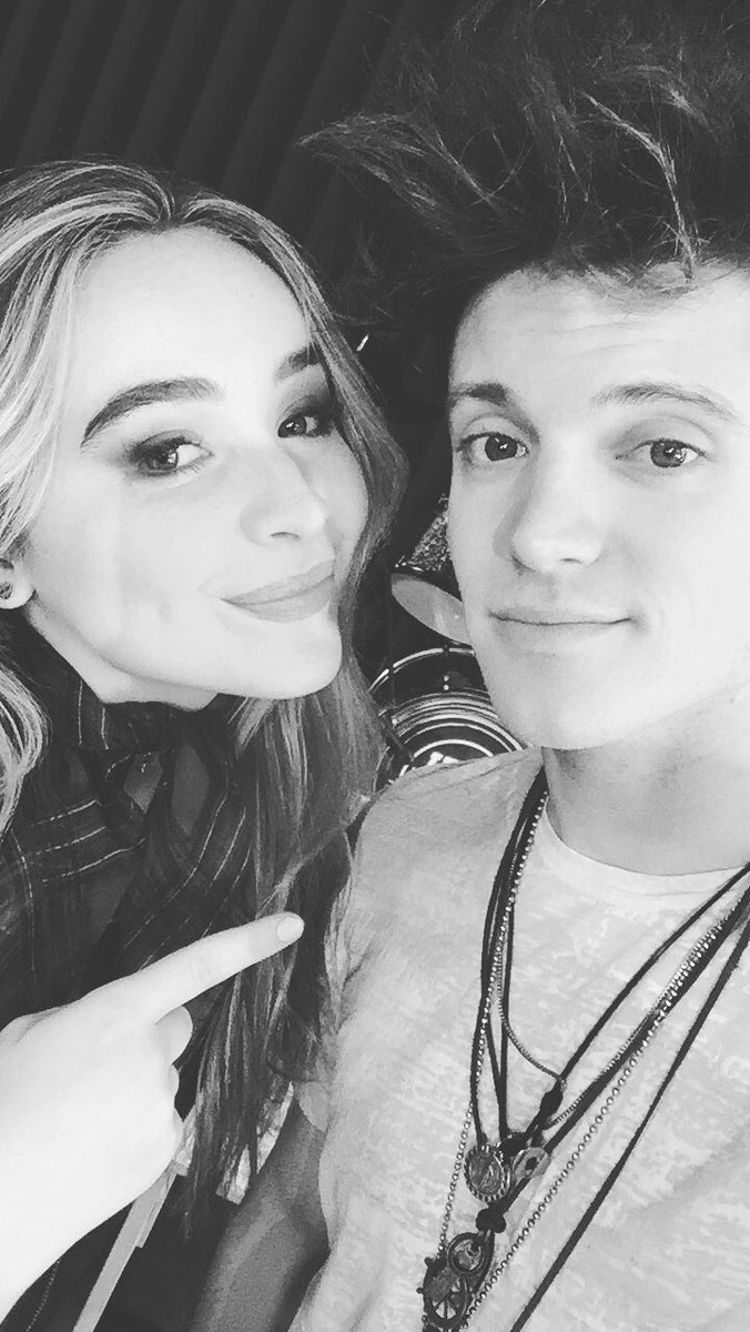 lionelferro's tweet photo. @SabrinaAnnLynn 🎧🎤📷 https://t.co/pTEIivhLo1