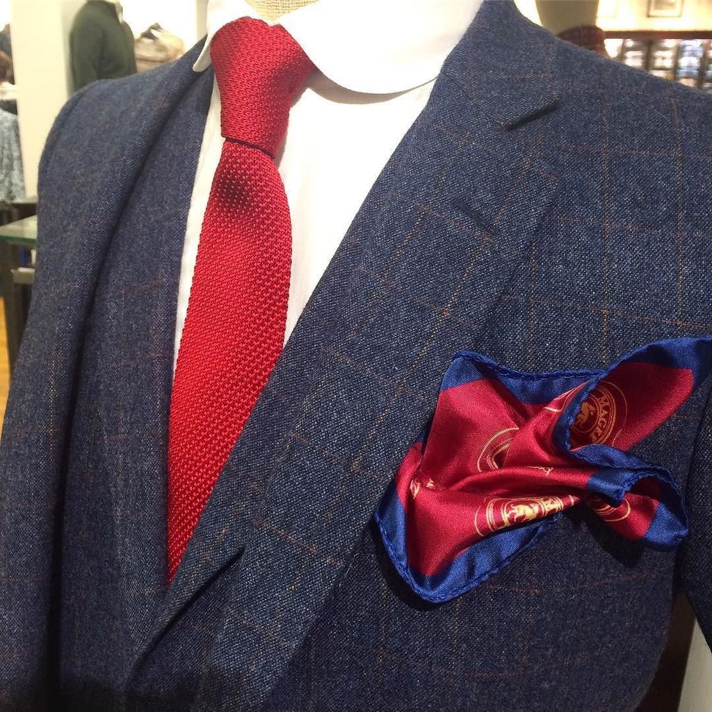 Magee1866's tweet photo. Magee 150th Collection Pure New Wool 3 piece navy suit AW16 #luxurysuit #dapperthreads #Ce… https://t.co/e9SLW6L60h https://t.co/7lc4hbESZA