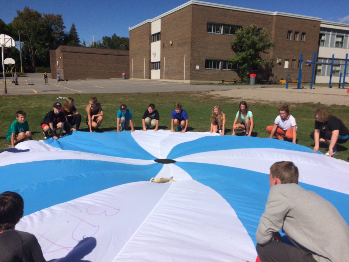 7/8's using teamwork to get the shark to go as high as possible <a href="/BracebridgePS/">Bracebridge PS</a>