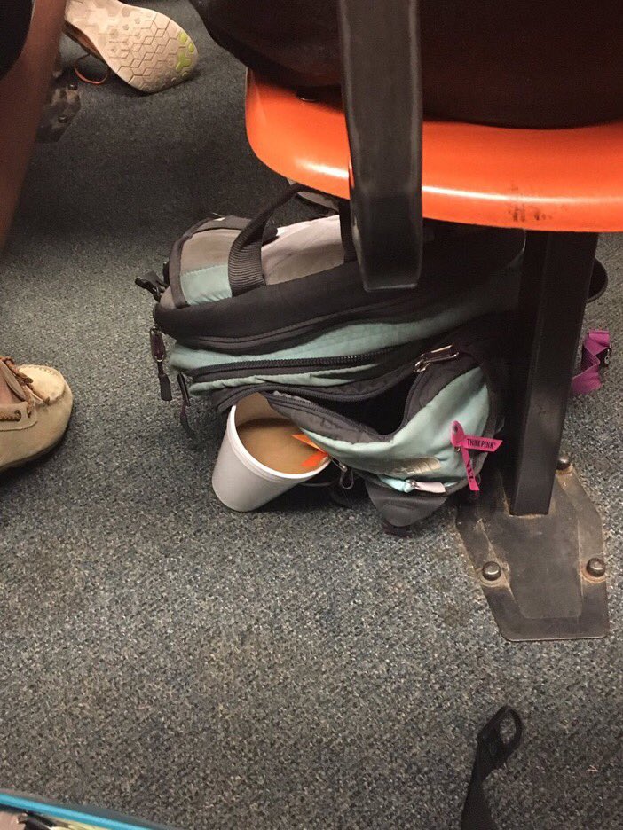 byreIatable's tweet photo. The anxiety of college wrapped up in a single picture https://t.co/dfLQZPSLBH
