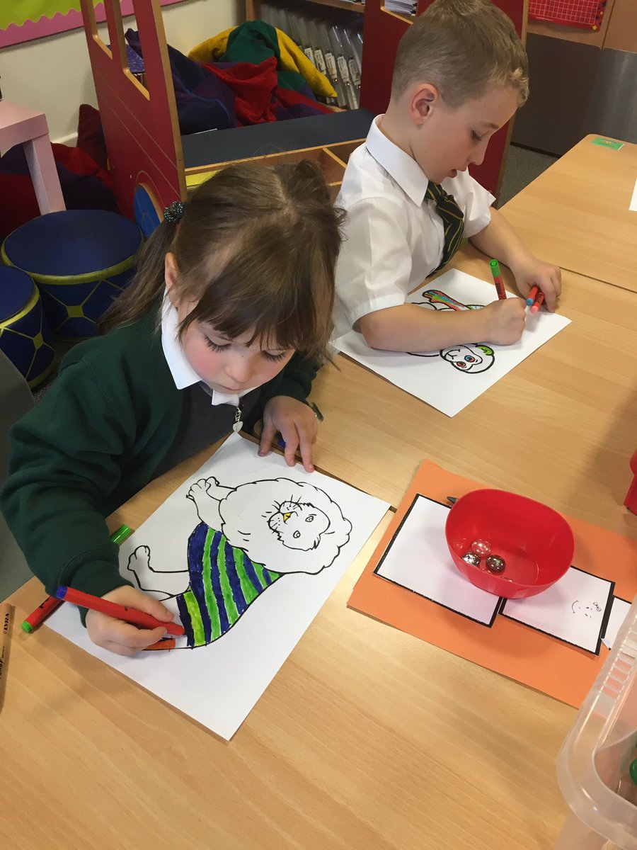CraigowlP1a's tweet image. We created super patterns today on our Elmer animals using colour and shape! #neatwork
