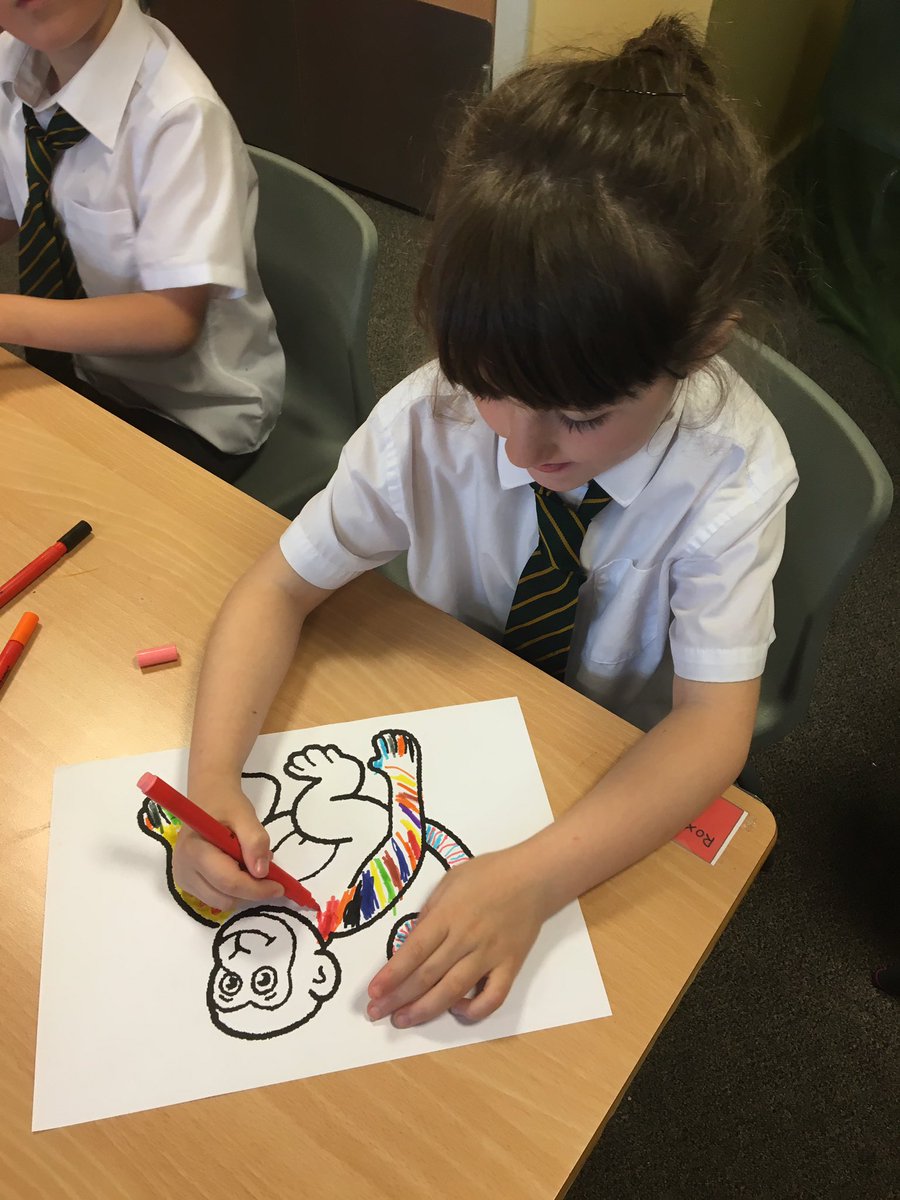 CraigowlP1a's tweet image. We created super patterns today on our Elmer animals using colour and shape! #neatwork