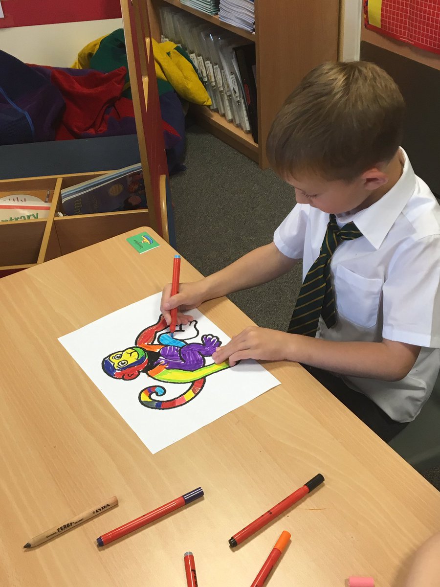 CraigowlP1a's tweet image. We created super patterns today on our Elmer animals using colour and shape! #neatwork