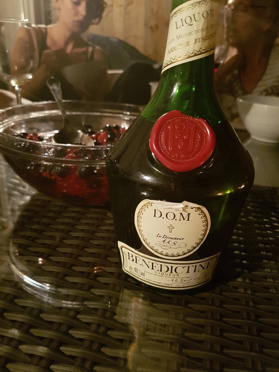 TashTastes's tweet photo. Grandad's famous fruit pudding (the trick is more Bénédictine than fruit) #familyrecipe #boozypudding #liqueur https://t.co/MzDJSa9dOH