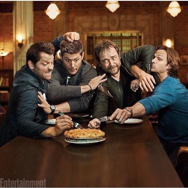 Lindsloves1D's tweet photo. Happy #SupernaturalDay!!!!!!!!!!!
🔪🔫☠👻😈🍰 https://t.co/vW6iPAt2JT