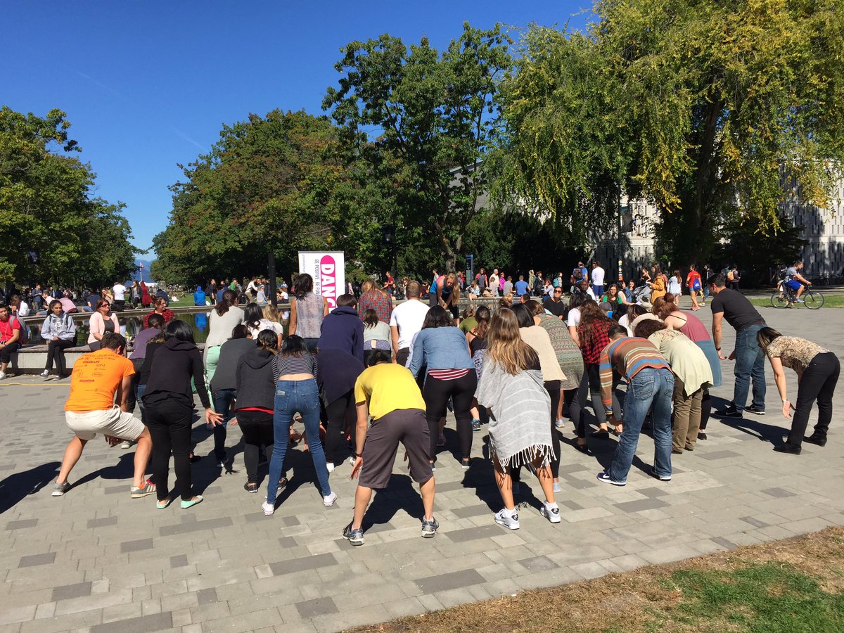 smcginley11's tweet photo. #UBCBEd2017 Secondary TCs dance flash mob @MelanieG_pl3y #UBCPHE #PhysicslLiteracy #youareawesome @UBCTeacherEd https://t.co/oNcp8aiM52