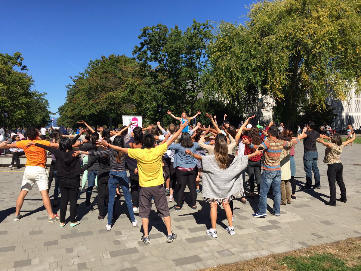 smcginley11's tweet photo. #UBCBEd2017 Secondary TCs dance flash mob @MelanieG_pl3y #UBCPHE #PhysicslLiteracy #youareawesome @UBCTeacherEd https://t.co/oNcp8aiM52