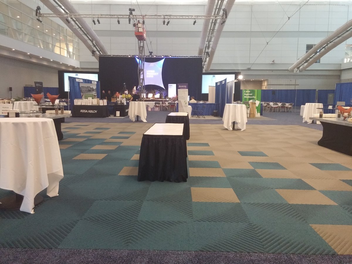 rvagal15's tweet photo. Love the carpet #MovingFloors @Living_Future @MohawkGroup #LP16 https://t.co/lkQ1v0dept