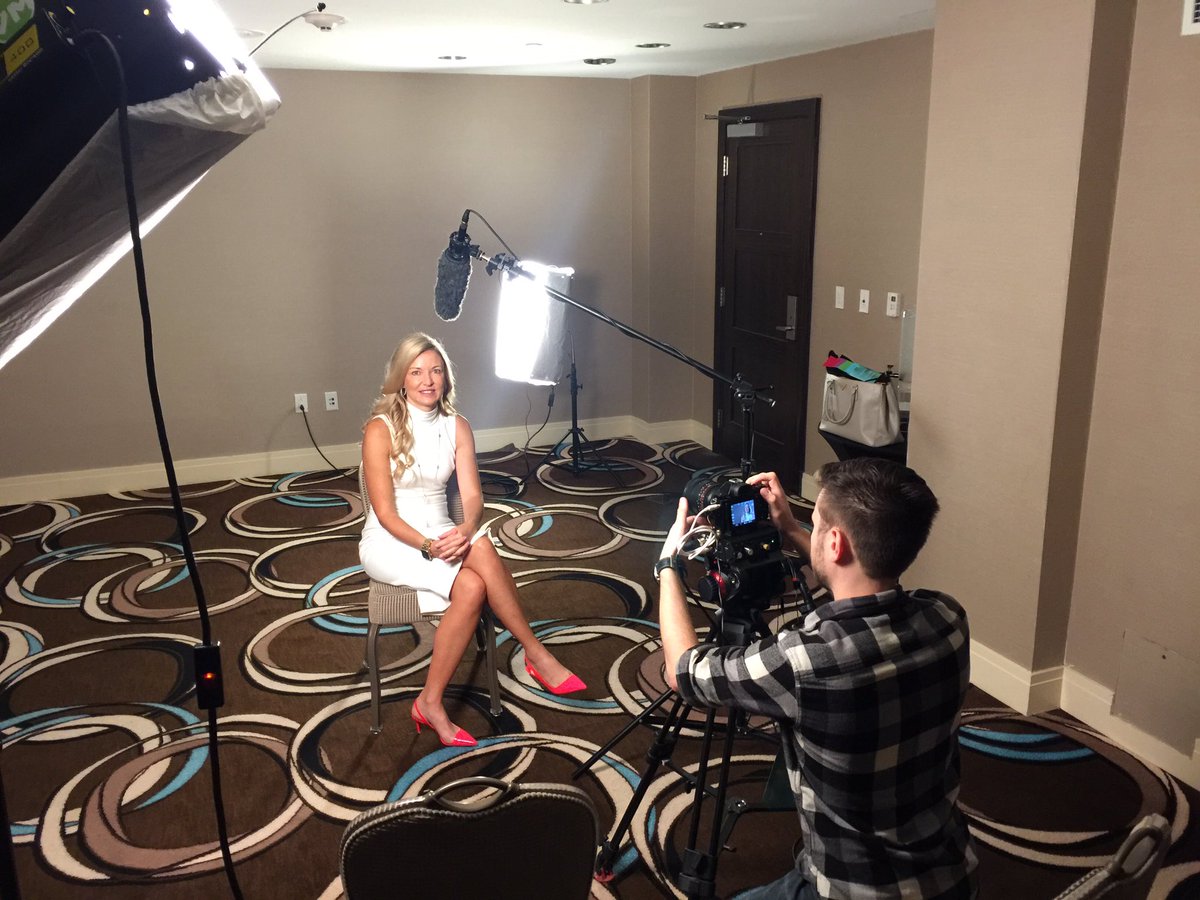 DebbyCarreau's tweet photo. 2 Quick interviews & back to business #business #interview #media #thementormyth #inspiredhr #GNS2016 @YPO https://t.co/KBn8oDw8e3
