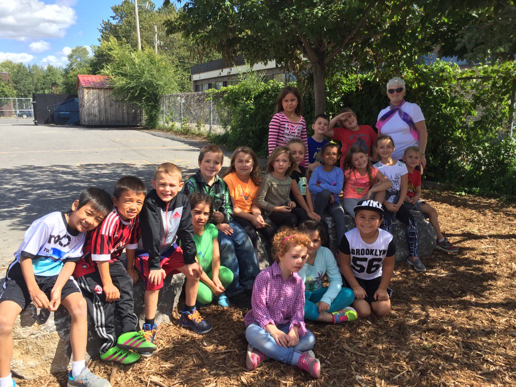 TRisrewired's tweet photo. Grade 2'a are loving learning in our new outdoor classroom! #newlearningenvironments https://t.co/yWPitmcq8D