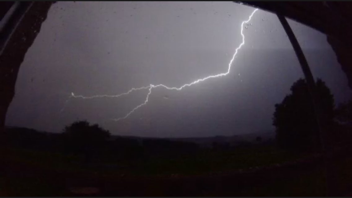 wensleydale_exp's tweet image. Amazing #storm over #Wensleydale tonight! Pics by @Ed_Durham