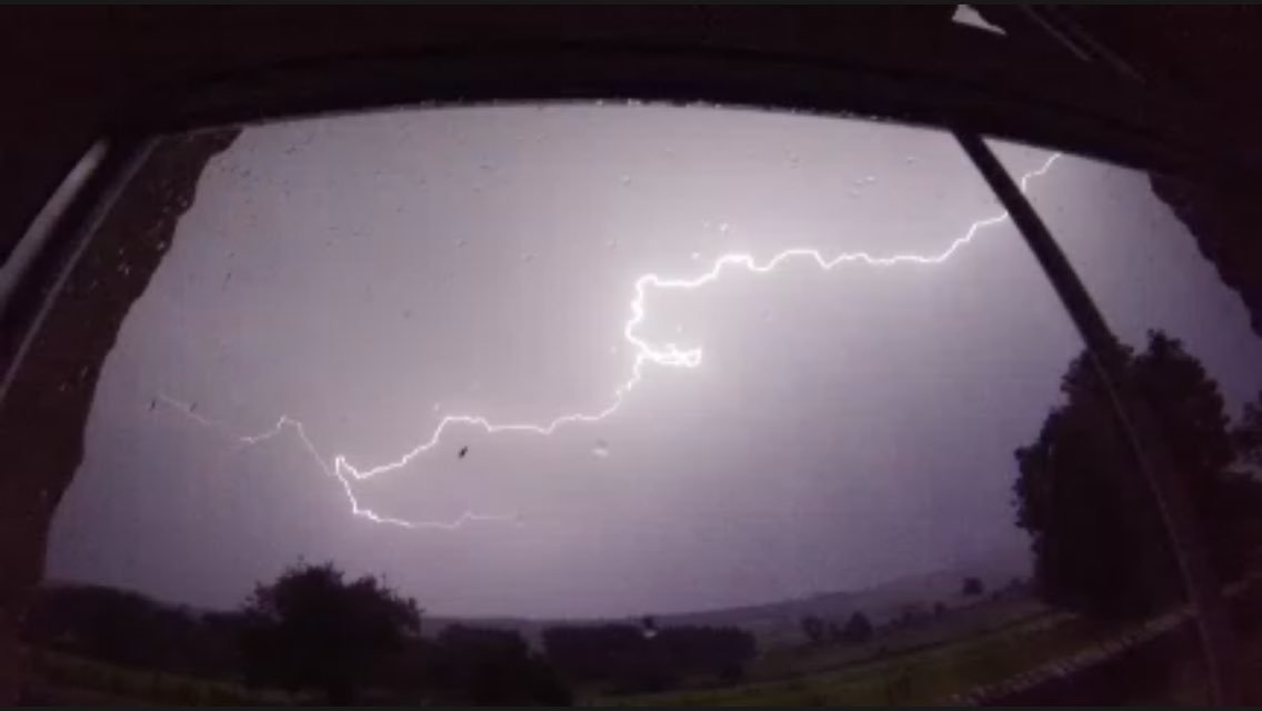 wensleydale_exp's tweet image. Amazing #storm over #Wensleydale tonight! Pics by @Ed_Durham
