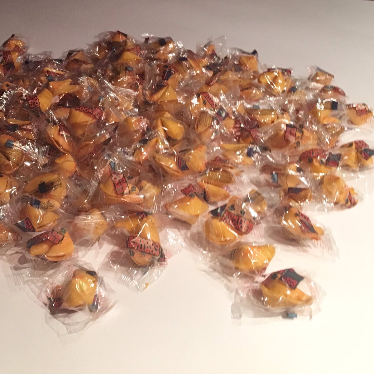 Happy #NationalFortuneCookieDay! 🎉 #howmanycanyoueat