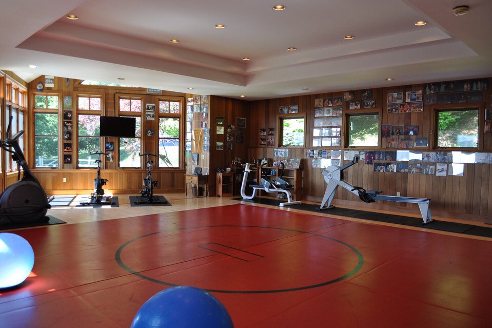WeAreWrestlers's tweet photo. Where do you see yourself in 10 years?

Me: "owning a room like this in my house.." https://t.co/ZgjdsMzeI2