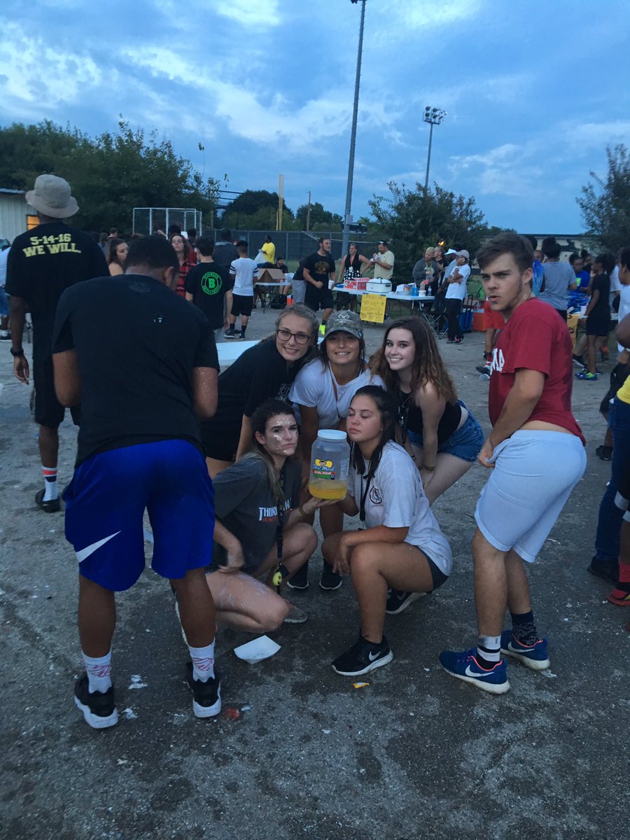 issysuucks's tweet photo. #bomberbash 💛💛🤔 https://t.co/IY8ockz9XT