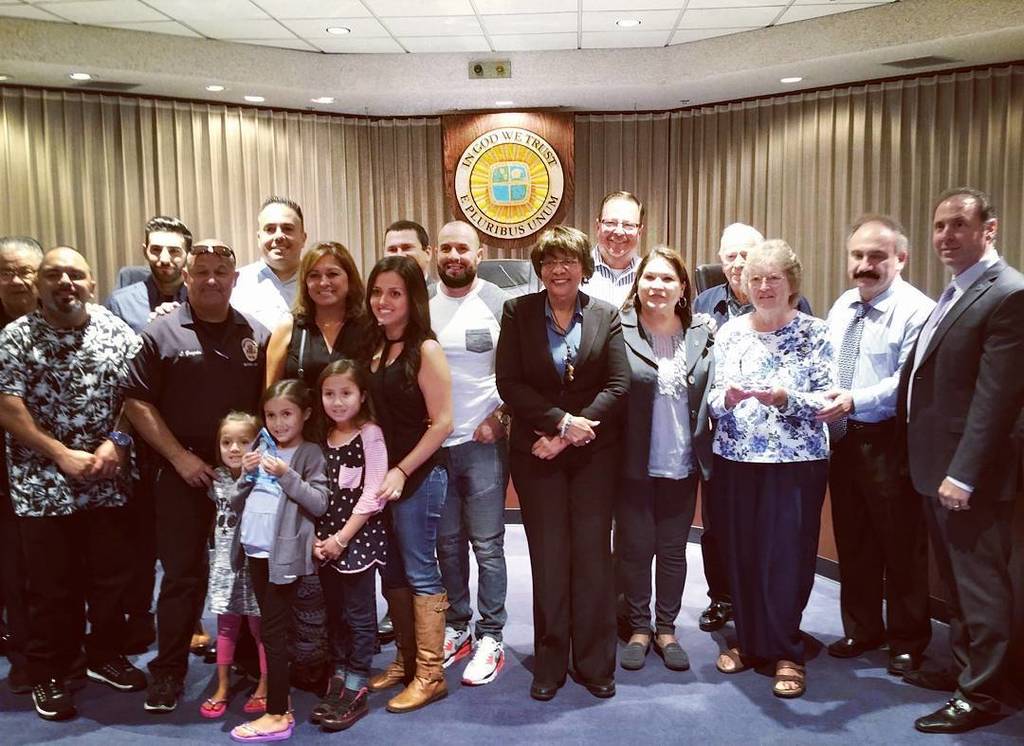 HaidarHawthorne's tweet image. Cngrts Sgt Larry Graveyard &amp;amp; Maint Sup Rick Carver #hawthornepd #EmployeesoftheMonth #Hawt… ift.tt/2ckHtPh