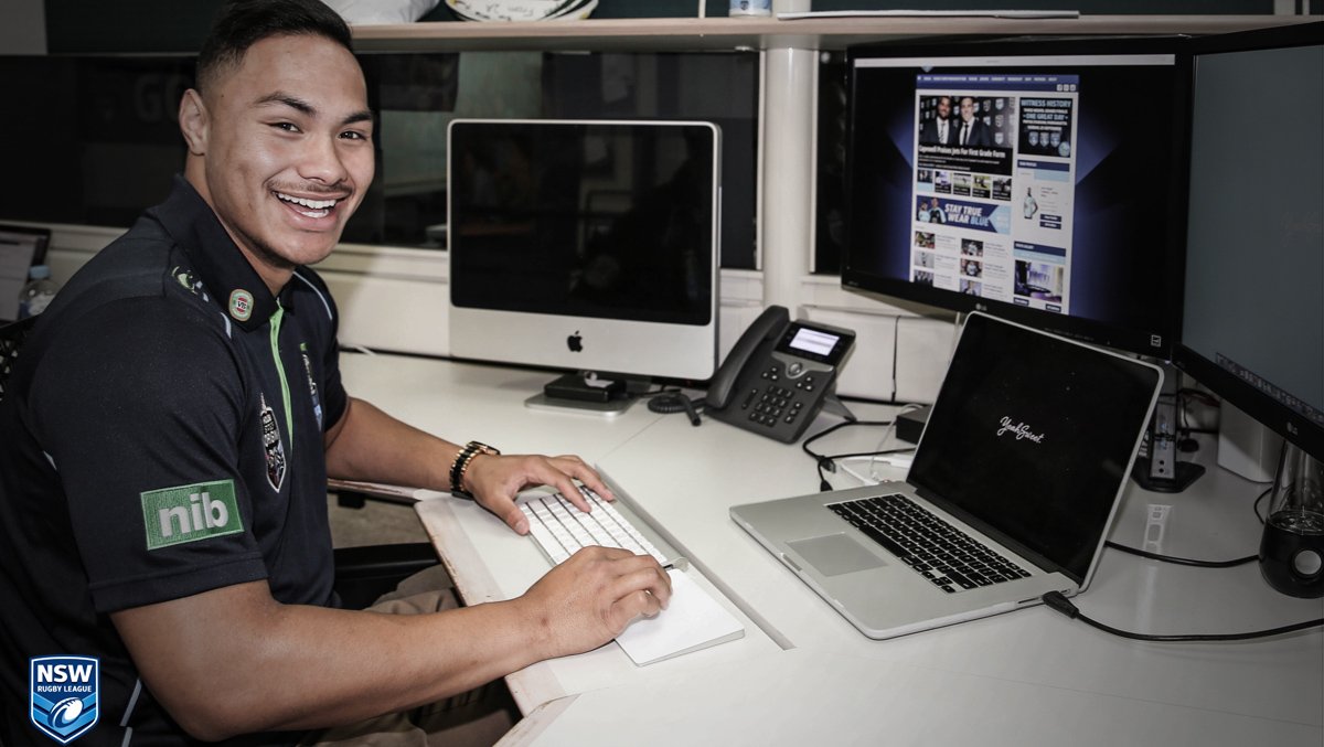 A SIDESTEP AHEAD 🎓🏉

Our very own Johnny Tuivasa-Sheck took out a VERY special honour.

nswrl.com.au/news/2016/09/1…