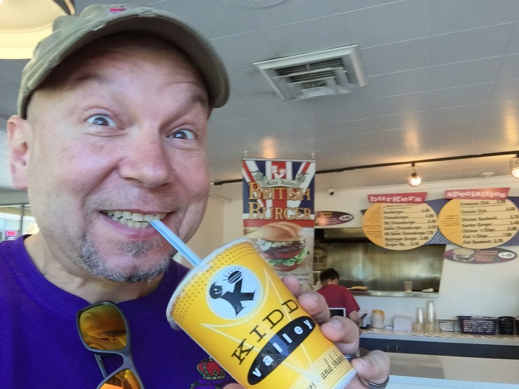 DrunkenMstrPaul's tweet photo. National Milkskake Day! Classic chocolate. I like to dip my fries. @kiddvalley #milkshakeday #dairycoma https://t.co/g6SWqnDb8S