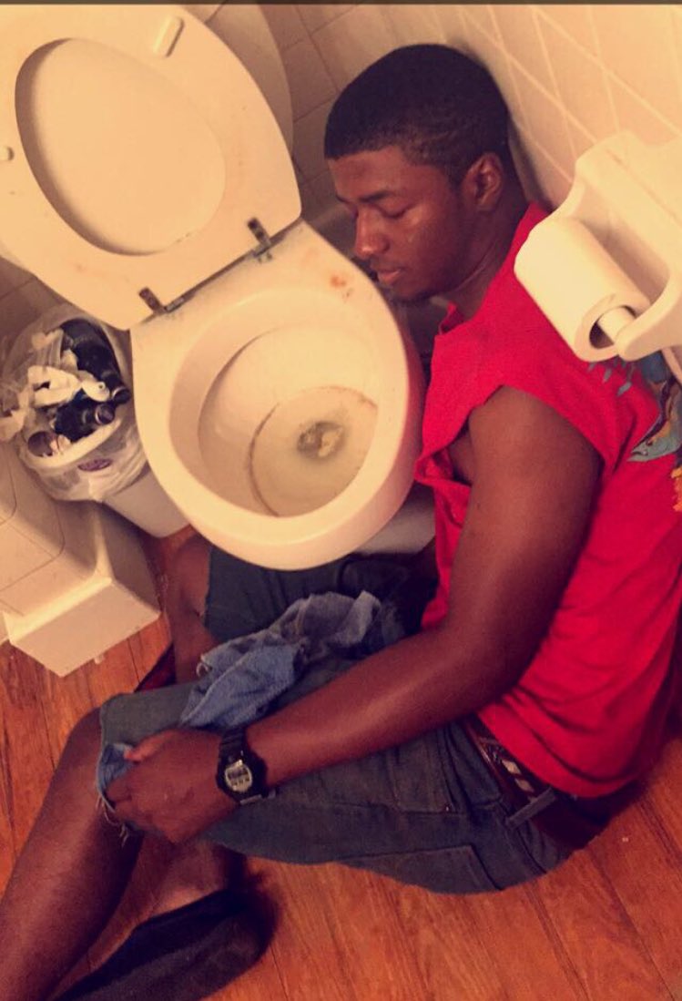 amm_225's tweet photo. Screaming out a happy happy birthday to D🔔!!!!! #can'thang #tooturnt @dennis_bell_ https://t.co/M2ZwW9ooNp